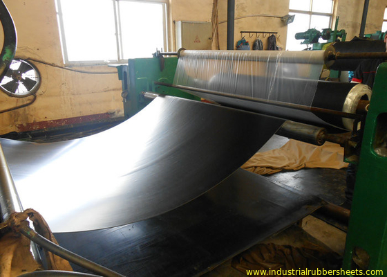 4 - 16Mpa Konstruksi Industri NBR Rubber Sheeting Roll, Lembar Karet Hitam