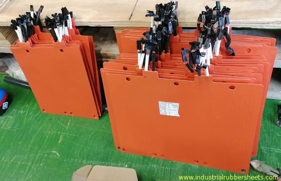 Pemanas karet silikon dengan kapasitas pemanasan suhu tinggi untuk mobil energi baru 3A1002 2.0mm x 228.5mm x 290mm