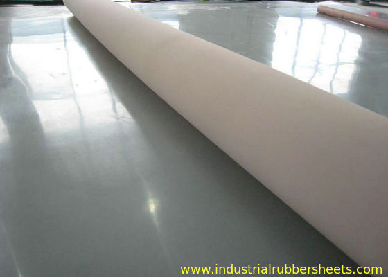 Lembar karet silikon tahan air mata dengan suhu kerja 260 °C dan perpanjangan 720% untuk laminator vakum
